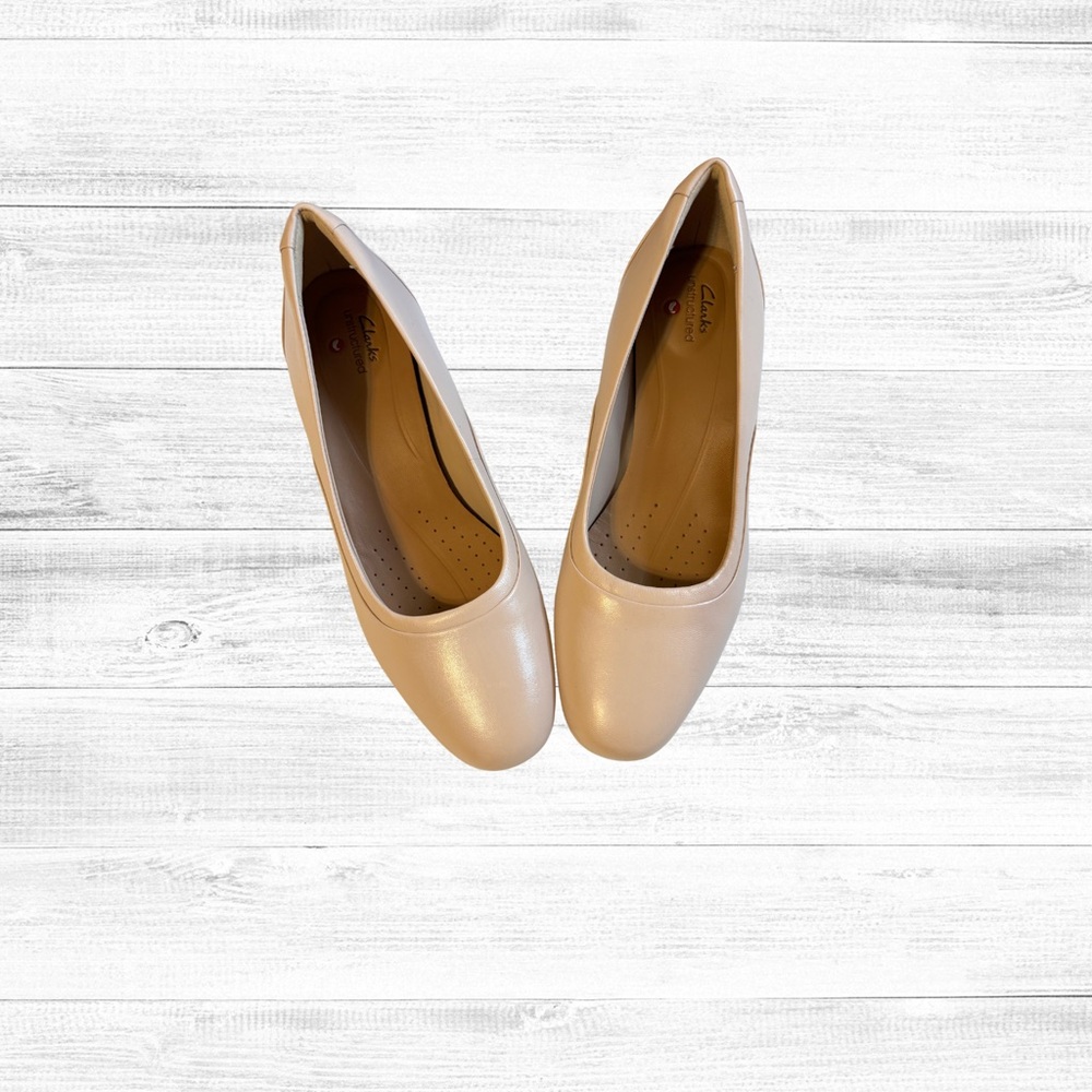 Clarks rosy nude unstructured pumps size 8